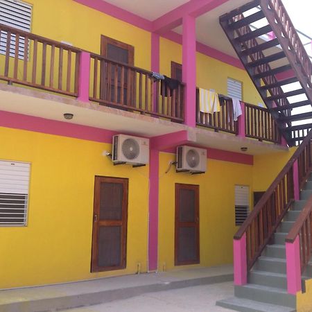بيت شباب Travellers Palm Backpackers كاي كولكر المظهر الخارجي الصورة